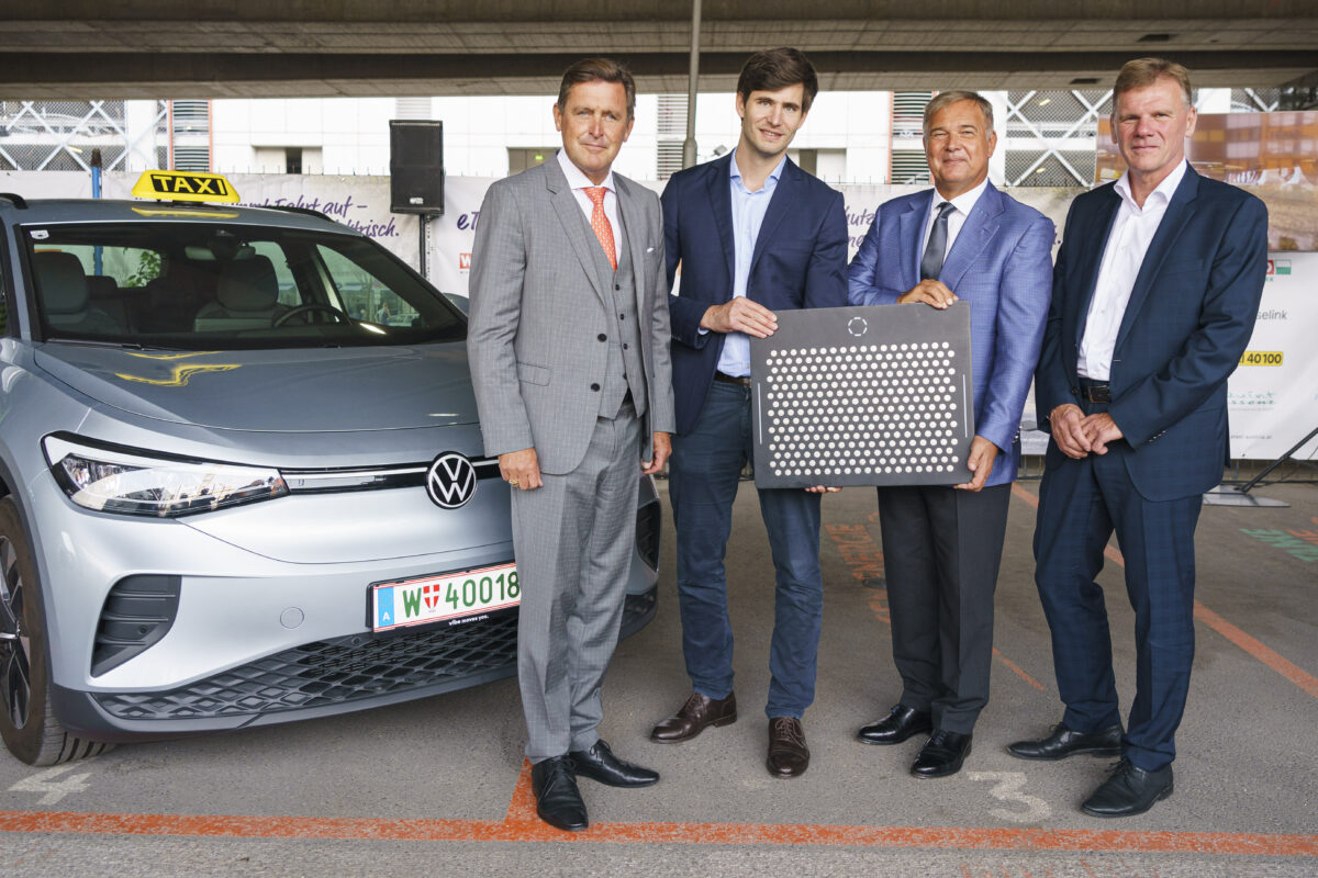 eTaxi Austria: Peter Hanke (Stadtrat), Hermann Stockinger (Geschäftsführer Easelink), Walter Ruck (Präsident Wirtschaftskammer Wien), Michael Strebl (Vorsitzender der Wien Energie-Geschäftsführung), © Wien Energie/FOTObyHOFER/Christian Hofer, 15.09.21