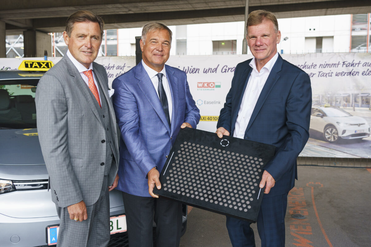 eTaxi Austria: Peter Hanke (Stadtrat), Walter Ruck (Präsident Wirtschaftskammer Wien), Michael Strebl (Vorsitzender der Wien Energie-Geschäftsführung), © Wien Energie/FOTObyHOFER/Christian Hofer, 15.09.21