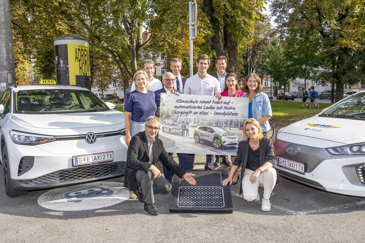 Elke Kahr (Bürgermeisterin), Judith Schwentner (Vizebürgermeisterin), Robert Schmied (Grazer Energieagentur), Boris Papousek (Energie Graz), Werner Ressi (Energie Graz), Hermann Stockinger (Easelink), Sylvia Loibner (Taxi 878), Peter Lackner (WKO Steiermark), Bertram Werle (Stadtbaudirektor), Barbara Urban (Verkehrsplanung)