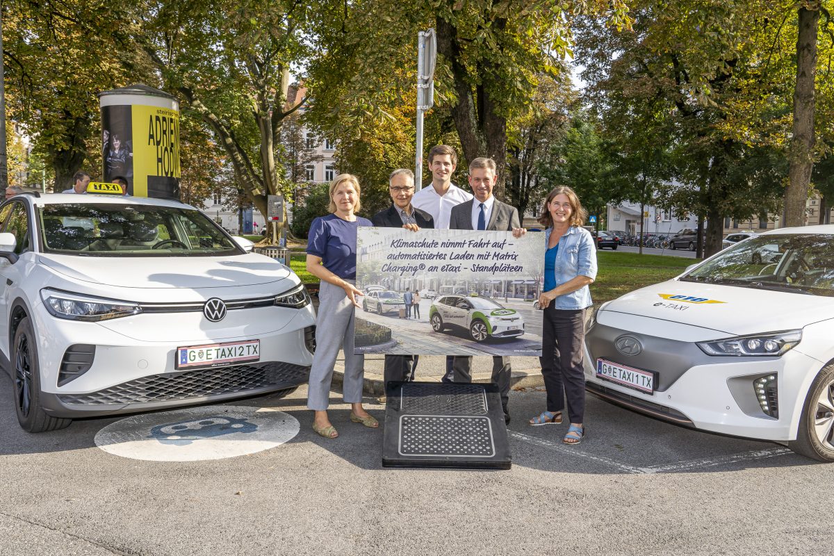 Judith Schwentner (Vizebürgermeisterin), Boris Papousek (Energie Graz), Hermann Stockinger (Easelink), Werner Ressi (Energie Graz), Elke Kahr (Bürgermeisterin)